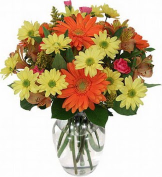  Adana hediye sevgilime hediye çiçek  vazo içerisinde karışık mevsim çiçekleri