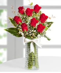 7 Adet vazoda kırmızı gül sevgiliye özel  Adana çiçek siparişi sitesi 