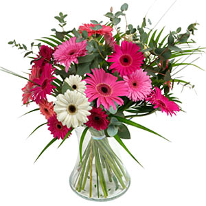15 adet gerbera ve vazo çiçek tanzimi  Adana online çiçek gönderme sipariş 