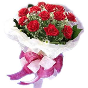  Adana çiçek satışı  11 adet kırmızı güllerden buket modeli
