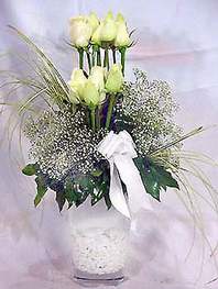  Adana online çiçek gönderme sipariş  9 adet vazoda beyaz gül - sevdiklerinize çiçek seçimi