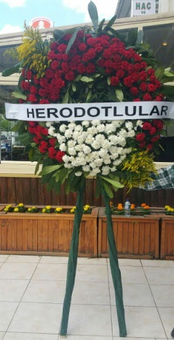 Cenaze çelengi cenazeye çiçek modeli  Adana çiçek satışı 