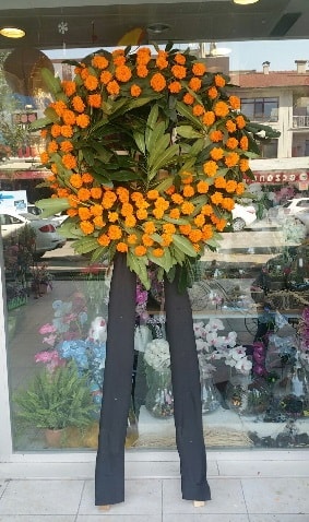 Cenaze çiçeği cenaze çelengi çiçek modeli  Adana çiçek gönderme 
